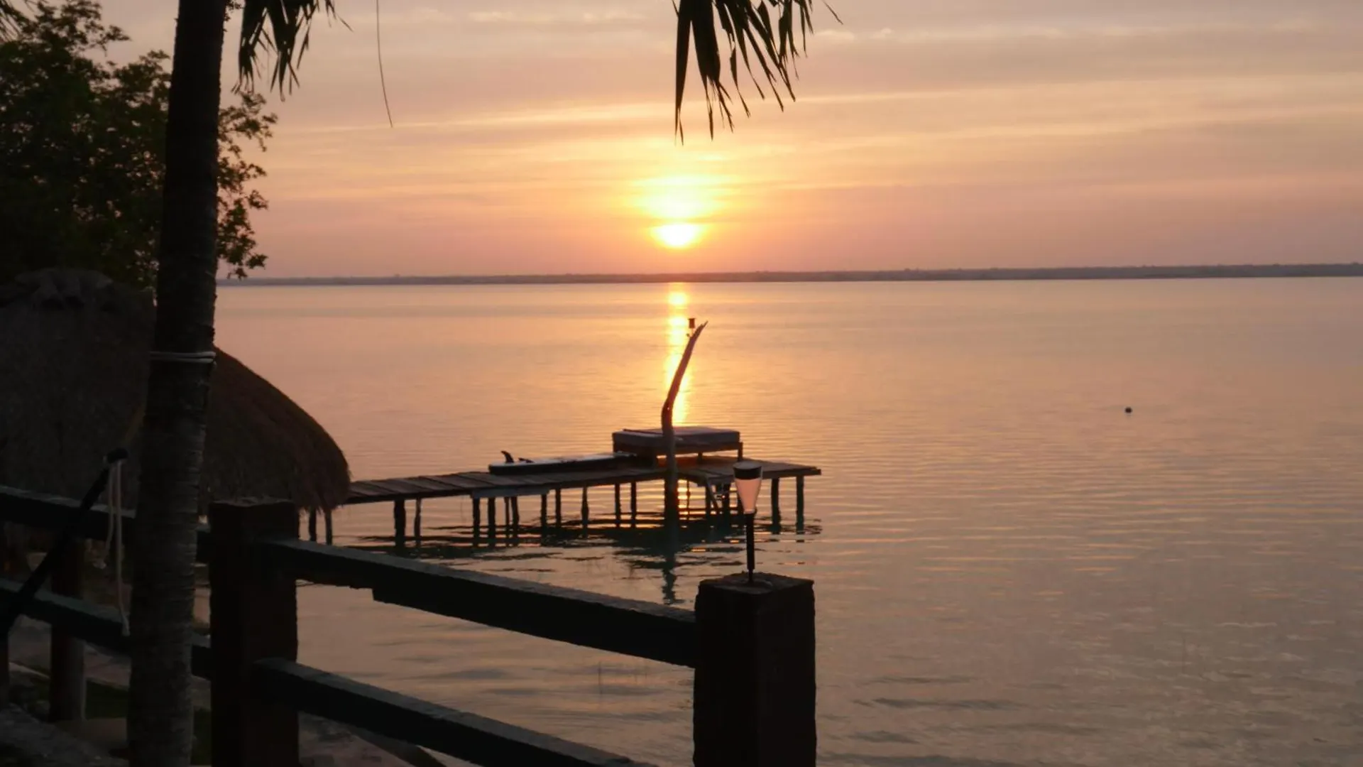 Villa Santuario Lake Front Oasis Bacalar